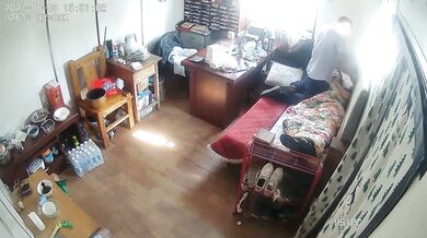 《办公楼监控破解》偷窥中年老板和女助理多次在办公室啪啪 (4)